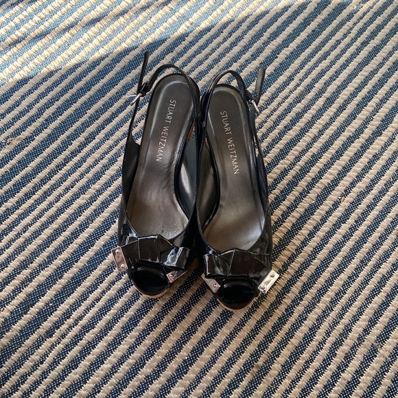STUART WEITZMAN Black Bodajean Bow Patent Leather Wedge Sandals - Picture 8 of 10